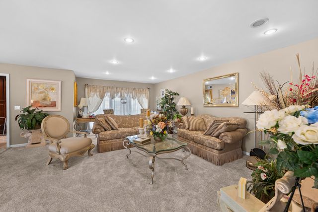 4376 Knightsbridge Lane, West Bloomfield Twp, MI 48323