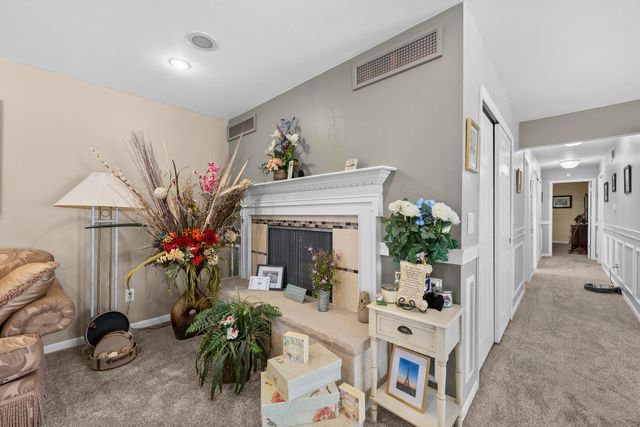 4376 Knightsbridge Lane, West Bloomfield Twp, MI 48323