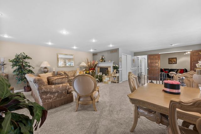 4376 Knightsbridge Lane, West Bloomfield Twp, MI 48323