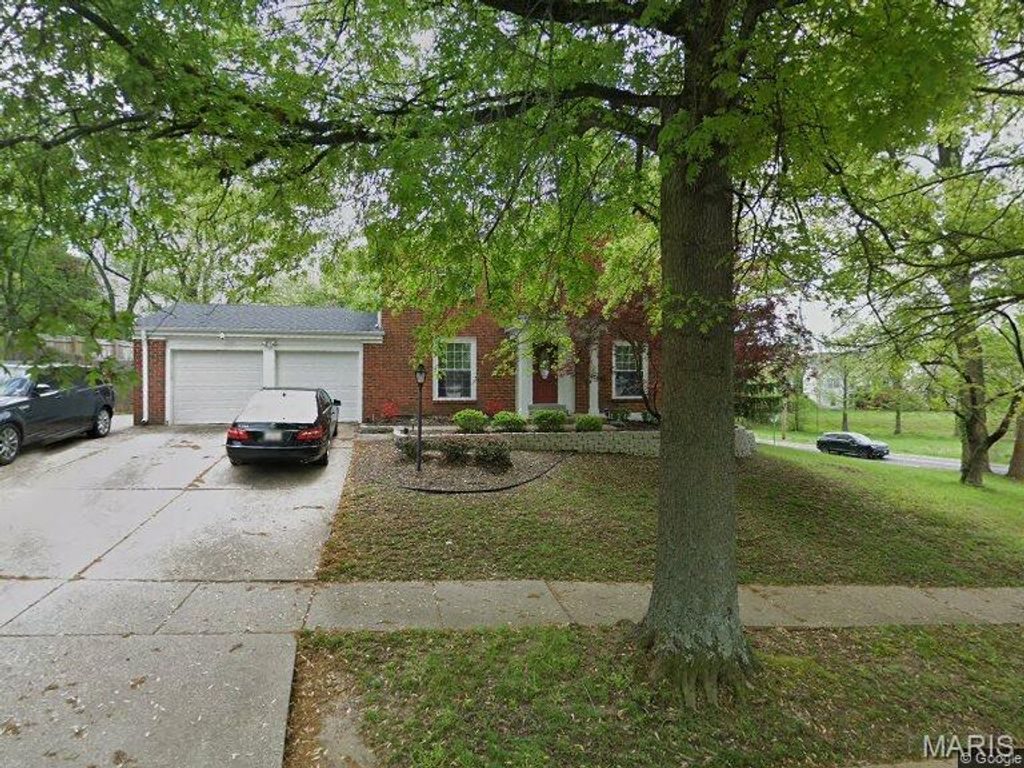 13366 Hobnail Drive, St Louis, MO 63146