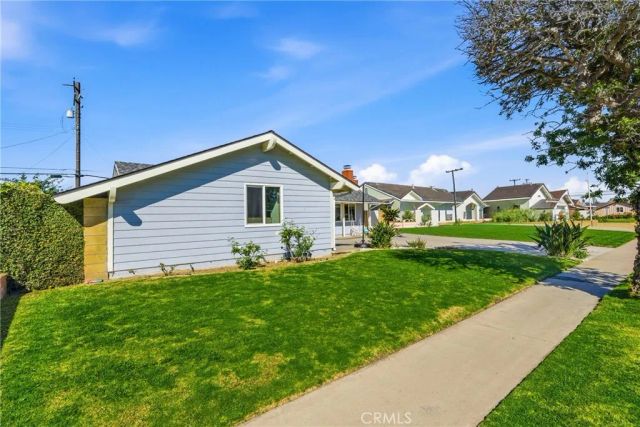 17571 Wrightwood Lane, Huntington Beach, CA 92649