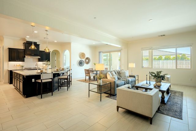 3636 Elberta Circle, Dinuba, CA 93618