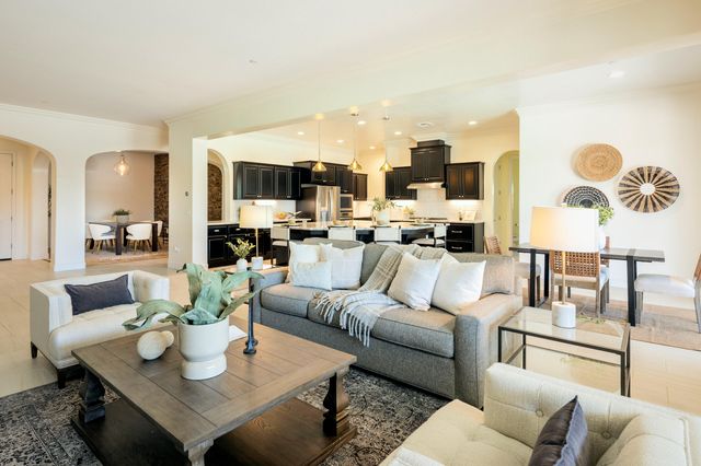 3636 Elberta Circle, Dinuba, CA 93618