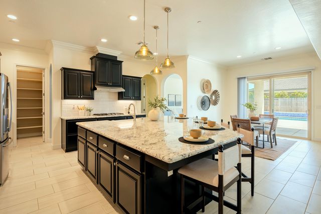 3636 Elberta Circle, Dinuba, CA 93618