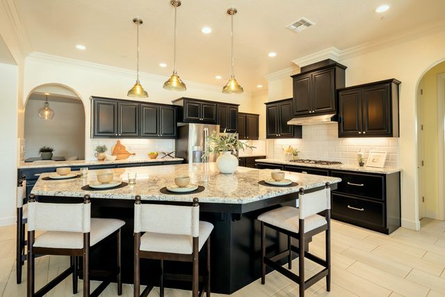 3636 Elberta Circle, Dinuba, CA 93618