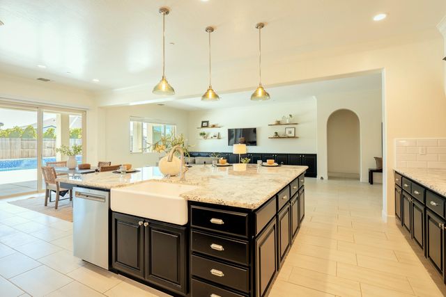 3636 Elberta Circle, Dinuba, CA 93618