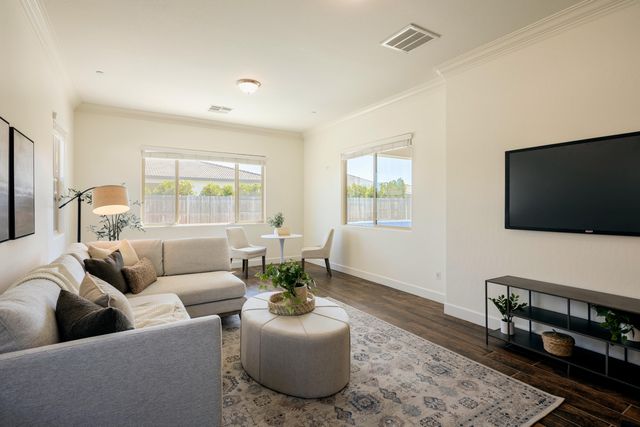 3636 Elberta Circle, Dinuba, CA 93618