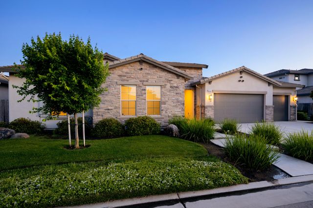 3636 Elberta Circle, Dinuba, CA 93618