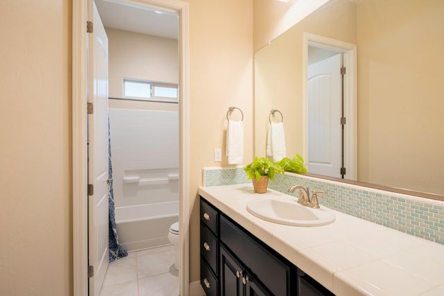 3636 Elberta Circle, Dinuba, CA 93618