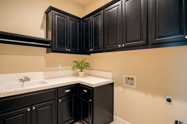 3636 Elberta Circle, Dinuba, CA 93618