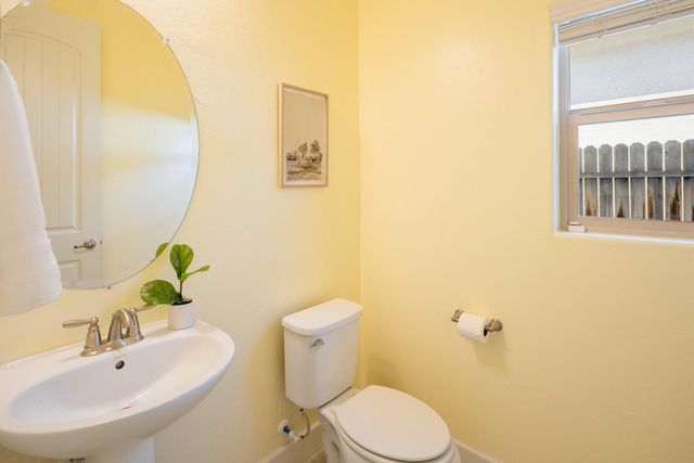 3636 Elberta Circle, Dinuba, CA 93618