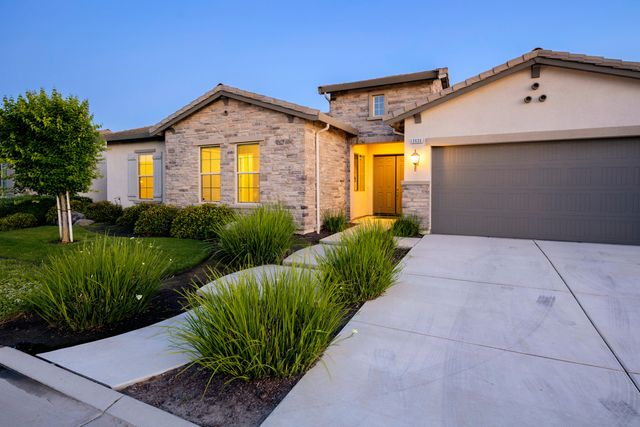 3636 Elberta Circle, Dinuba, CA 93618