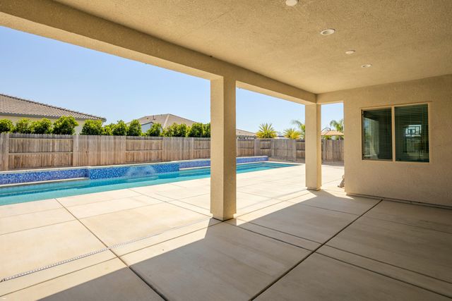 3636 Elberta Circle, Dinuba, CA 93618