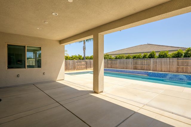 3636 Elberta Circle, Dinuba, CA 93618