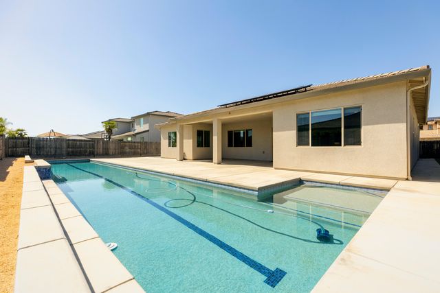 3636 Elberta Circle, Dinuba, CA 93618