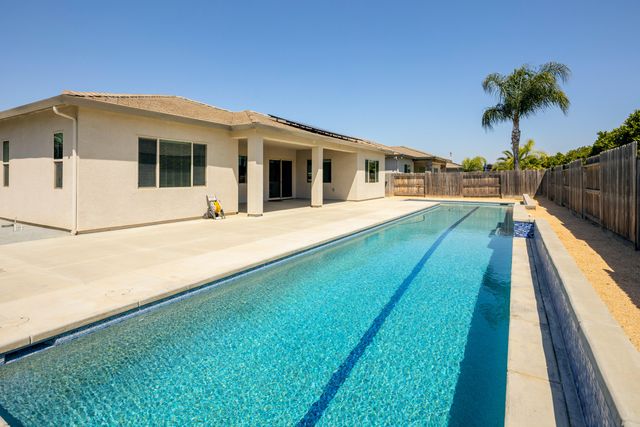 3636 Elberta Circle, Dinuba, CA 93618