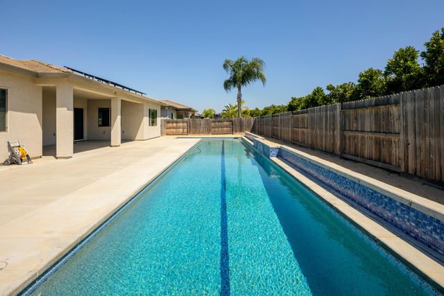 3636 Elberta Circle, Dinuba, CA 93618