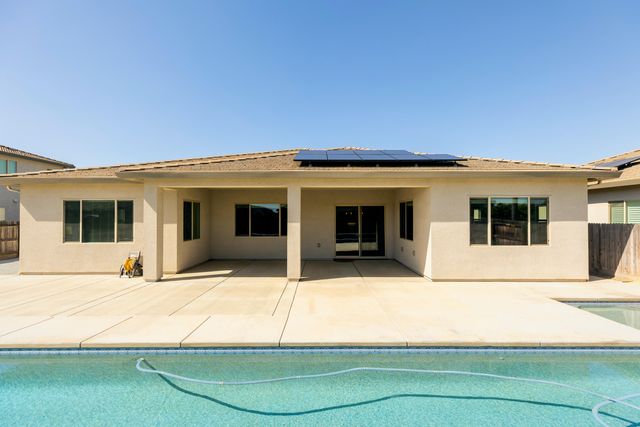 3636 Elberta Circle, Dinuba, CA 93618