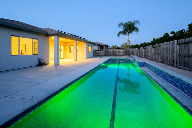 3636 Elberta Circle, Dinuba, CA 93618