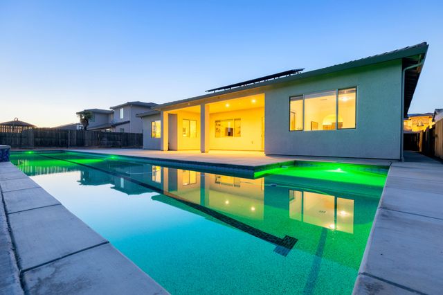 3636 Elberta Circle, Dinuba, CA 93618