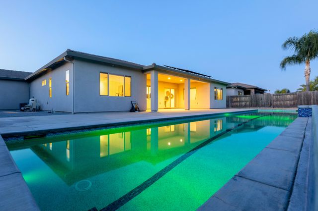 3636 Elberta Circle, Dinuba, CA 93618