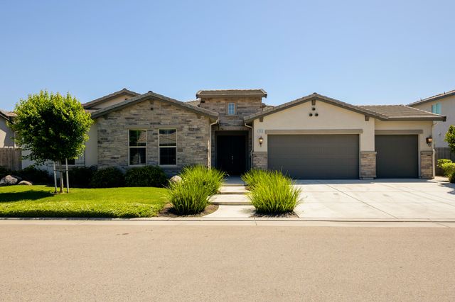 3636 Elberta Circle, Dinuba, CA 93618