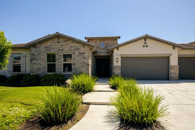 3636 Elberta Circle, Dinuba, CA 93618