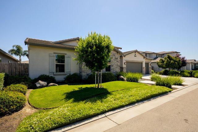 3636 Elberta Circle, Dinuba, CA 93618