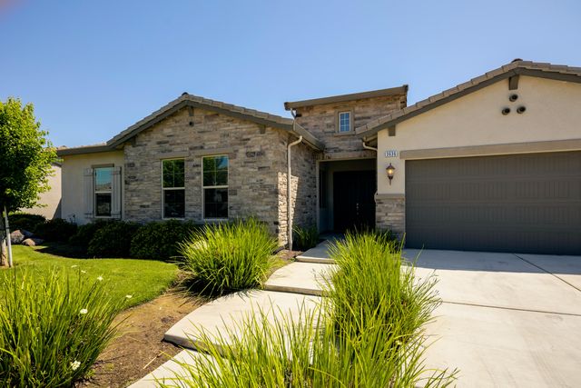 3636 Elberta Circle, Dinuba, CA 93618