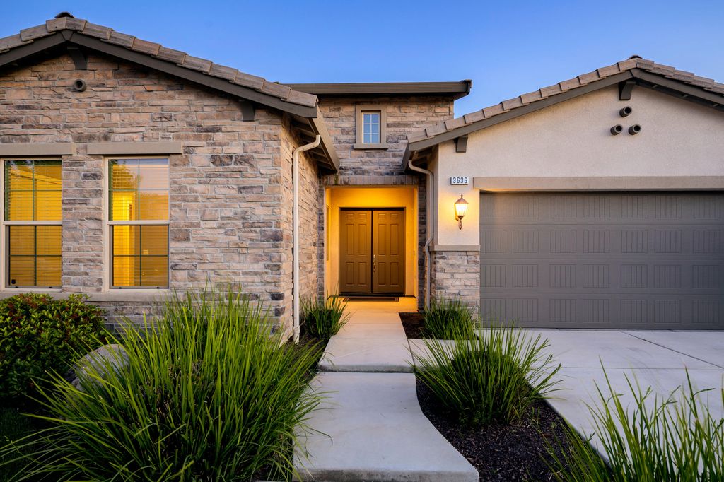 3636 Elberta Circle, Dinuba, CA 93618