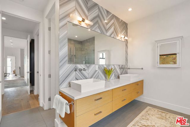 924 Vernon Avenue, Venice, CA 90291
