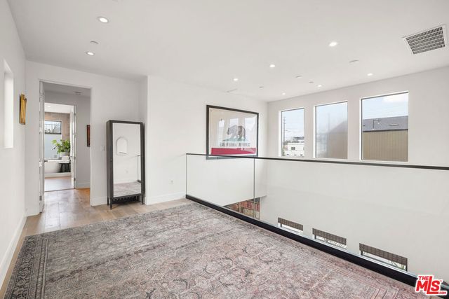 924 Vernon Avenue, Venice, CA 90291