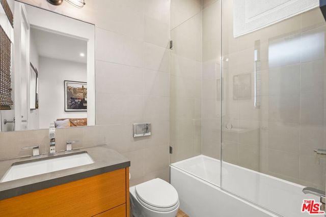 924 Vernon Avenue, Venice, CA 90291