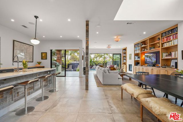 924 Vernon Avenue, Venice, CA 90291