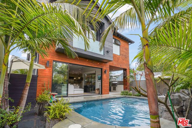 924 Vernon Avenue, Venice, CA 90291