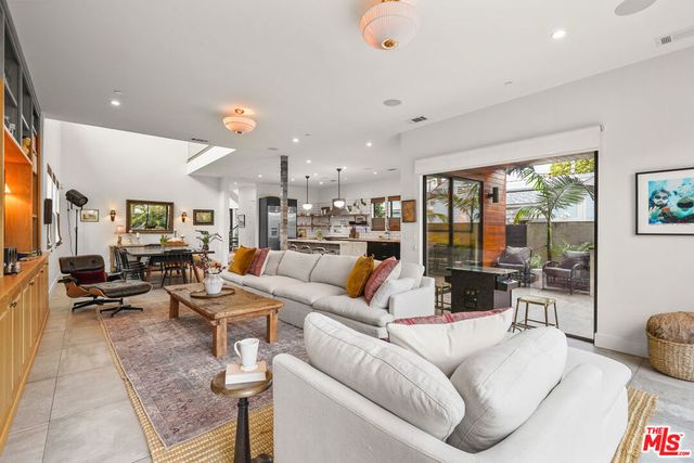 924 Vernon Avenue, Venice, CA 90291