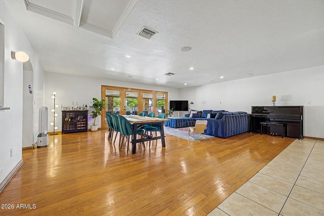 6921 E VOLTAIRE Avenue, Scottsdale, AZ 85254