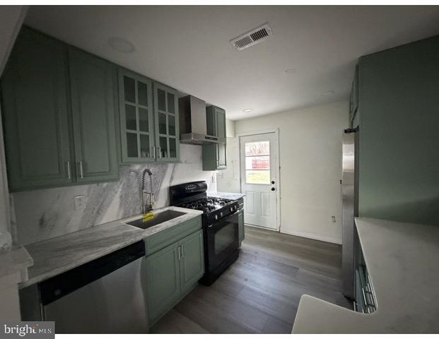 154 PETERSON BLVD, Woodbury, NJ 08096