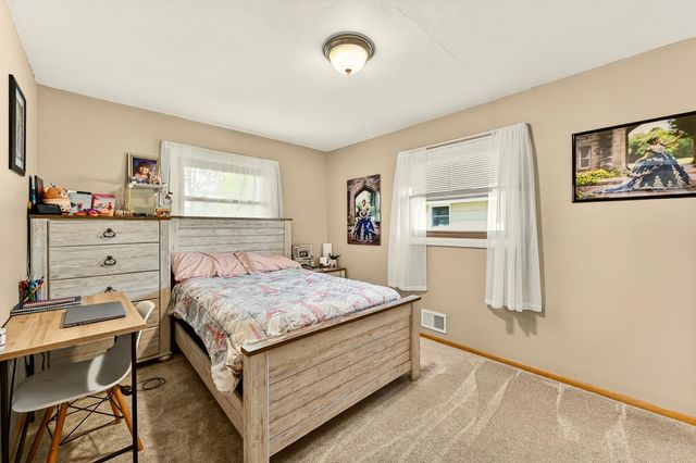 1954 15th Avenue NW, Rochester, MN 55901