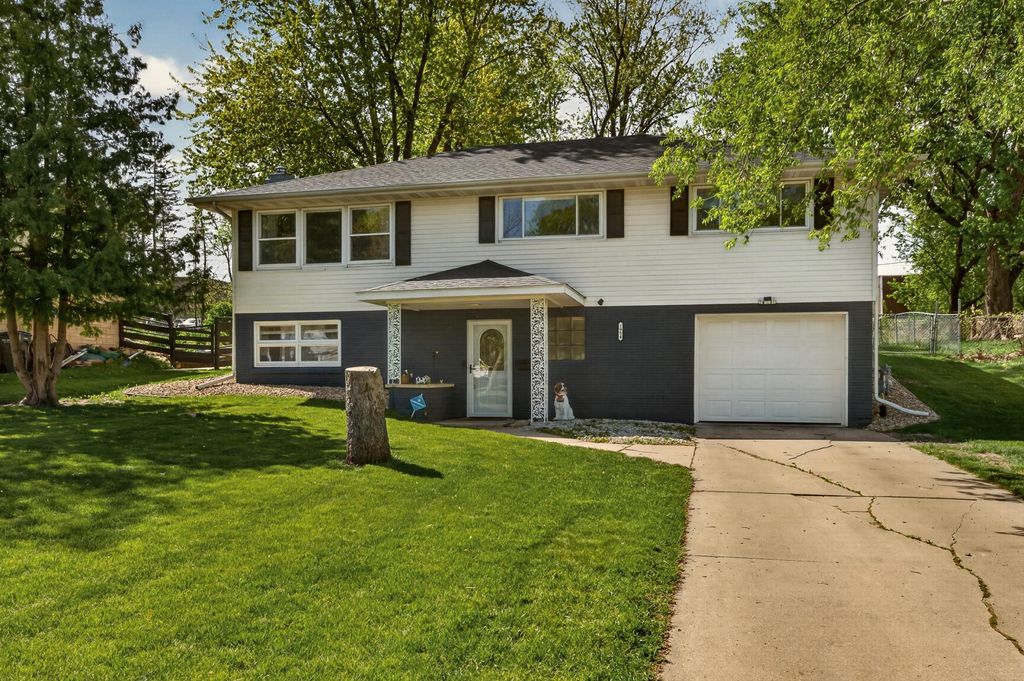 1954 15th Avenue NW, Rochester, MN 55901