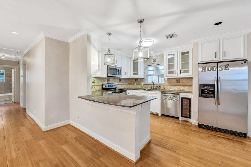 1110 64th Street, Galveston, TX 77551