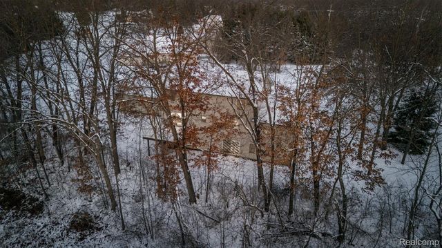 8301 Hyne Road, Brighton, MI 48114