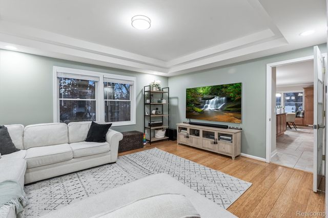 8301 Hyne Road, Brighton, MI 48114