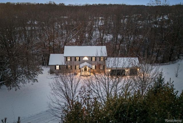 8301 Hyne Road, Brighton, MI 48114