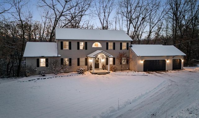 8301 Hyne Road, Brighton, MI 48114