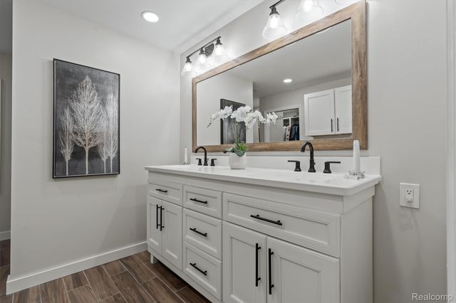 8301 Hyne Road, Brighton, MI 48114