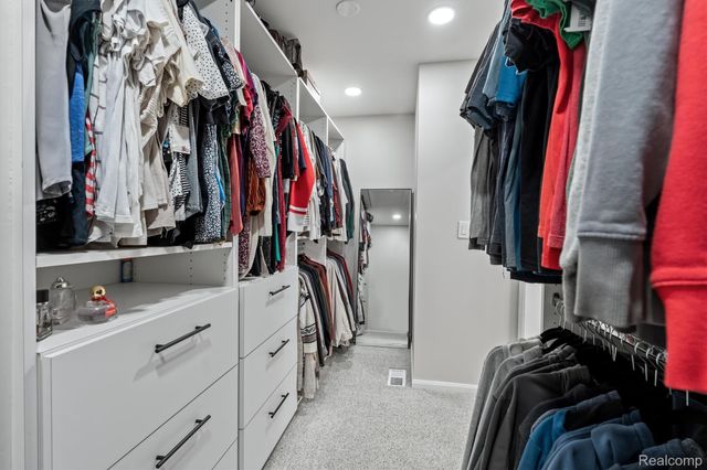 8301 Hyne Road, Brighton, MI 48114