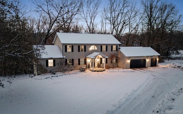 8301 Hyne Road, Brighton, MI 48114