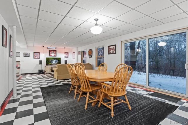 8301 Hyne Road, Brighton, MI 48114