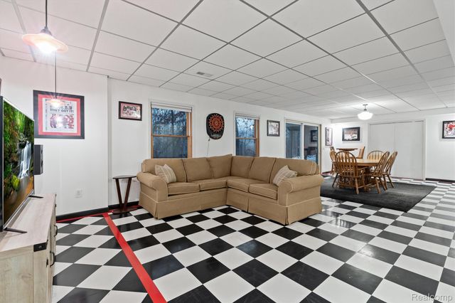 8301 Hyne Road, Brighton, MI 48114